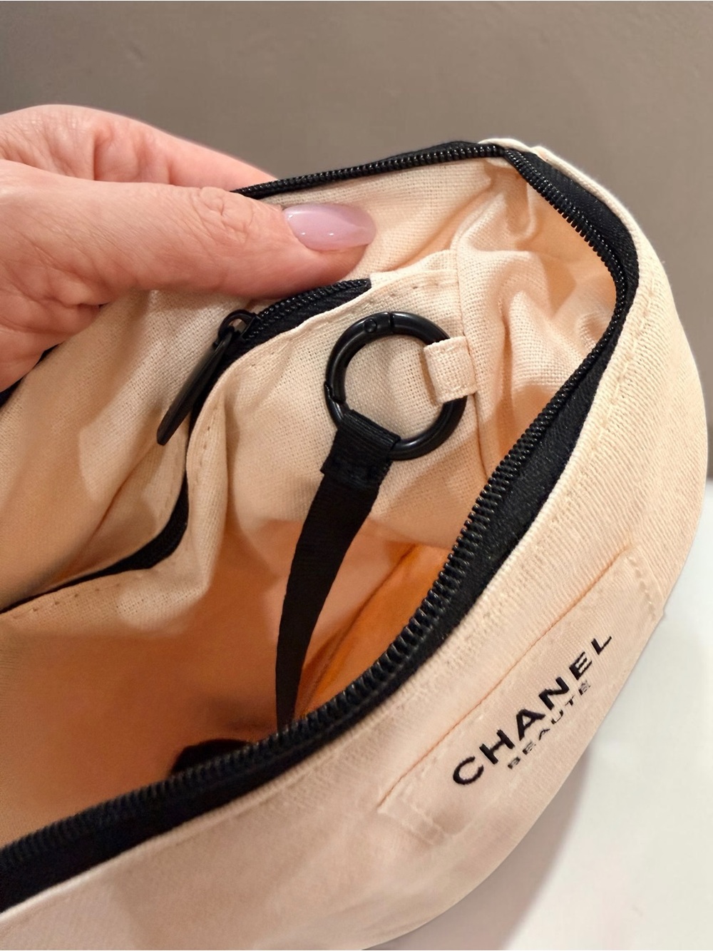 CHANEL Beauté Canvas Cosmetic Bag & Mirror Set Cream Black New in box - Picture 7 of 13